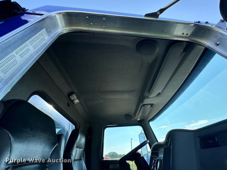 image for item DX1189 2010 Kenworth T370 fuel / lube truck