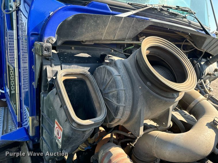 image for item DX1189 2010 Kenworth T370 fuel / lube truck