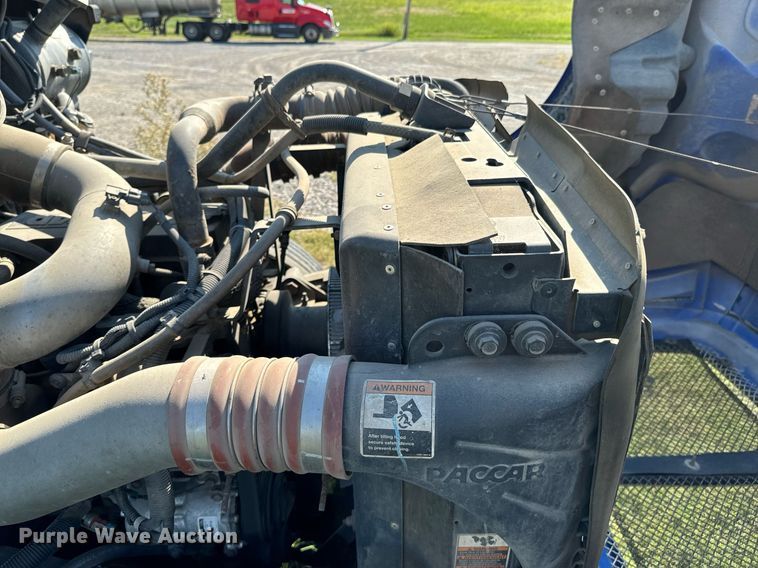 image for item DX1189 2010 Kenworth T370 fuel / lube truck