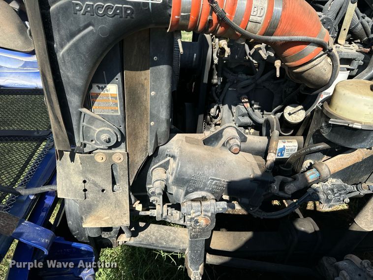 image for item DX1189 2010 Kenworth T370 fuel / lube truck