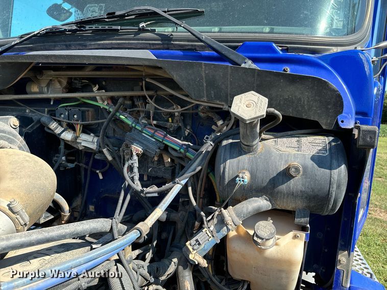 image for item DX1189 2010 Kenworth T370 fuel / lube truck