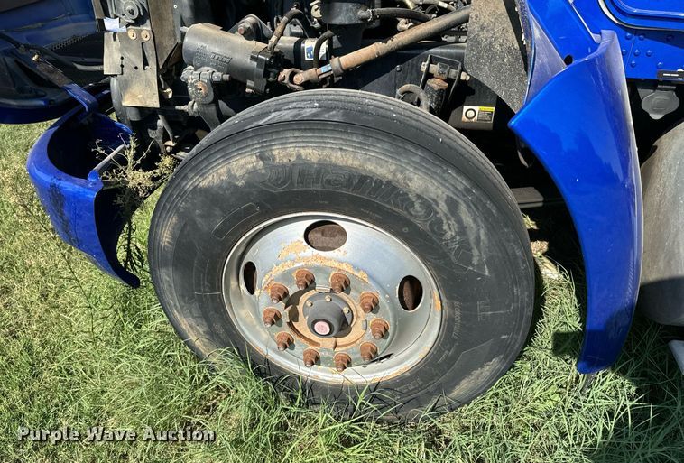 image for item DX1189 2010 Kenworth T370 fuel / lube truck