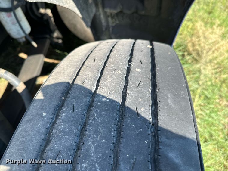 image for item DX1189 2010 Kenworth T370 fuel / lube truck