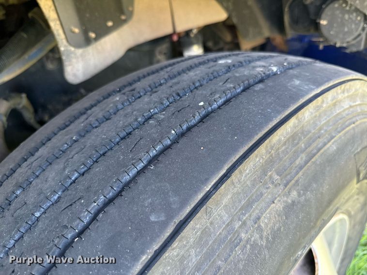 image for item DX1189 2010 Kenworth T370 fuel / lube truck