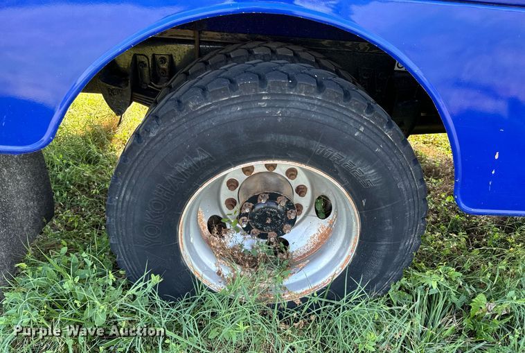 image for item DX1189 2010 Kenworth T370 fuel / lube truck