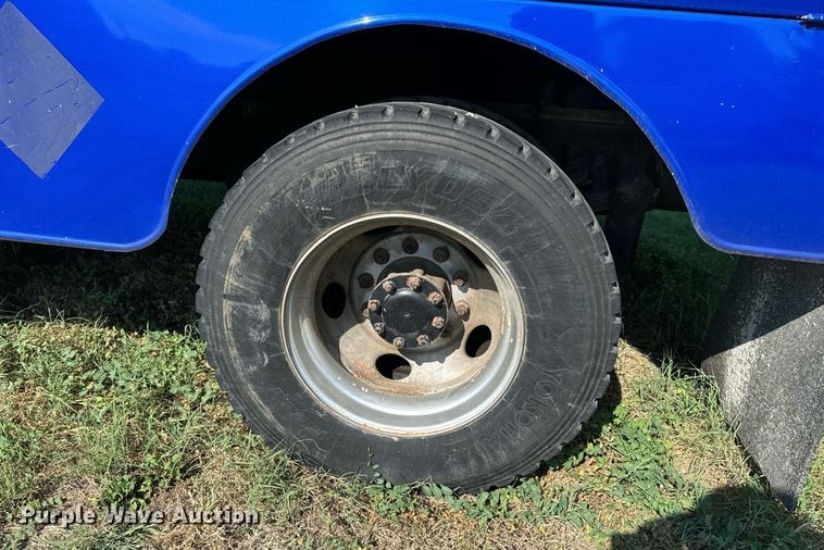 image for item DX1189 2010 Kenworth T370 fuel / lube truck