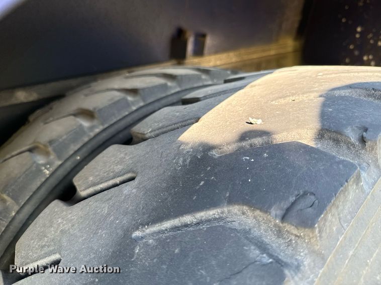 image for item DX1189 2010 Kenworth T370 fuel / lube truck