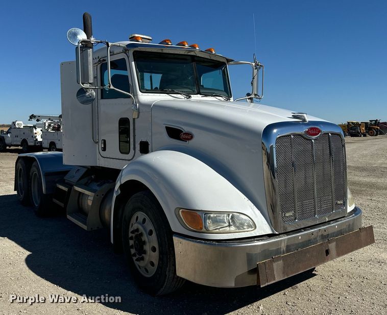 image for item EE7850 2010 Peterbilt 386 semi truck