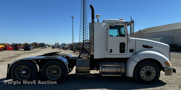 image for item EE7850 2010 Peterbilt 386 semi truck