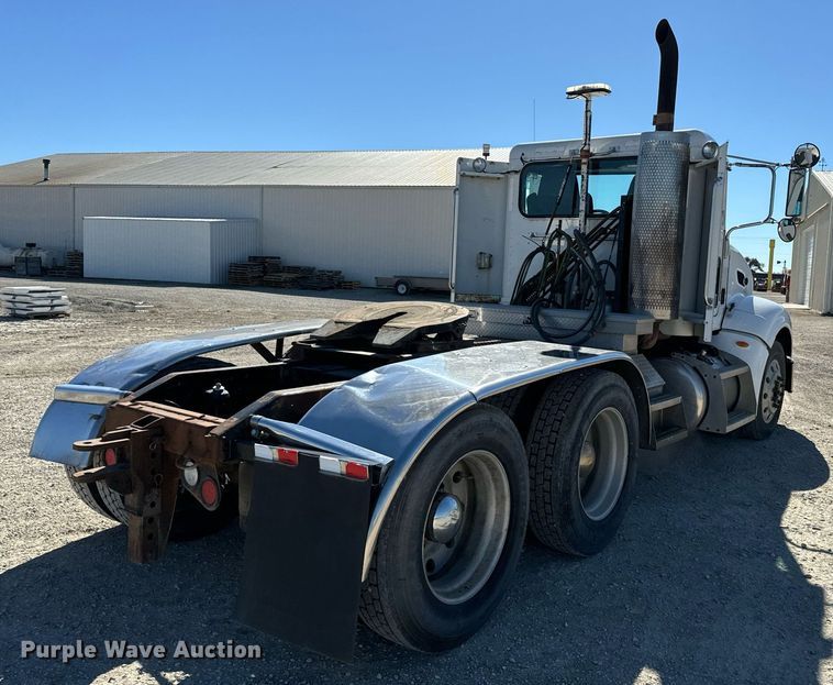 image for item EE7850 2010 Peterbilt 386 semi truck