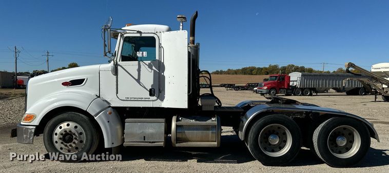 image for item EE7850 2010 Peterbilt 386 semi truck