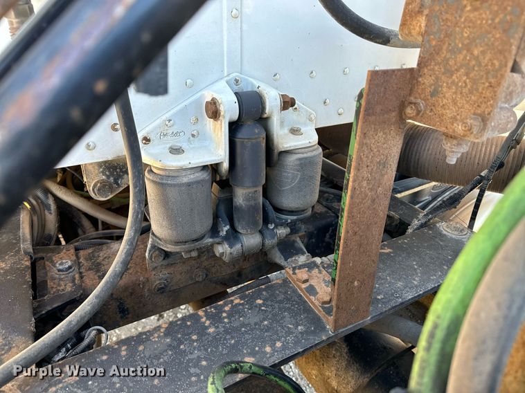 image for item EE7850 2010 Peterbilt 386 semi truck