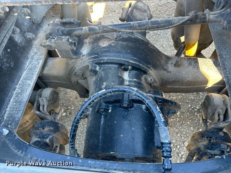 image for item EE7850 2010 Peterbilt 386 semi truck