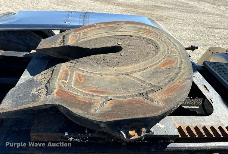 image for item EE7850 2010 Peterbilt 386 semi truck