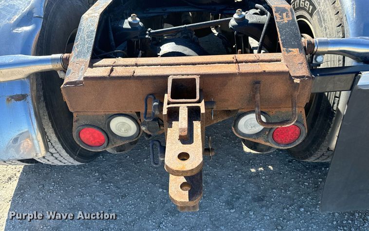 image for item EE7850 2010 Peterbilt 386 semi truck