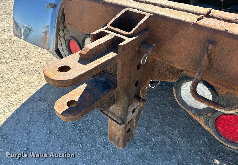 image for item EE7850 2010 Peterbilt 386 semi truck