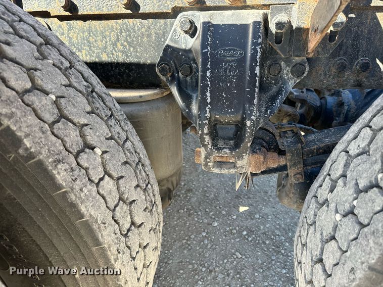 image for item EE7850 2010 Peterbilt 386 semi truck