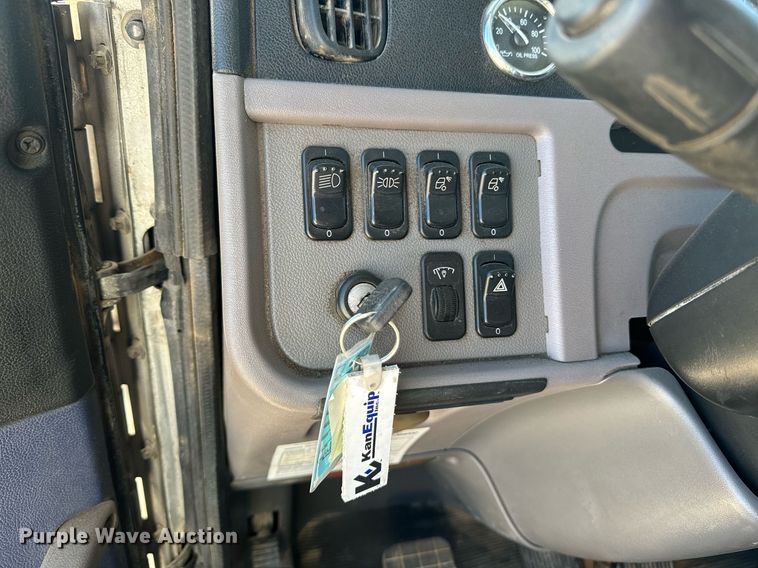 image for item EE7850 2010 Peterbilt 386 semi truck