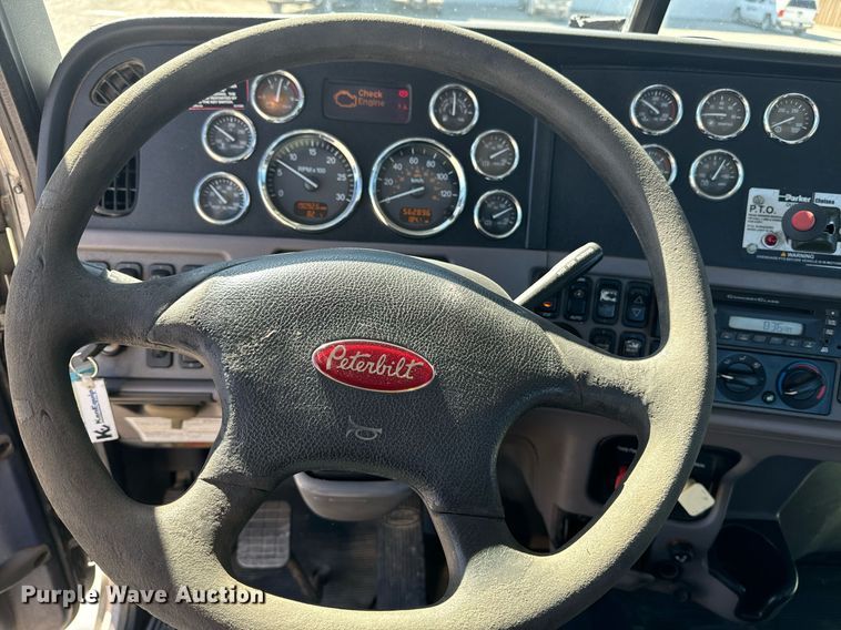 image for item EE7850 2010 Peterbilt 386 semi truck