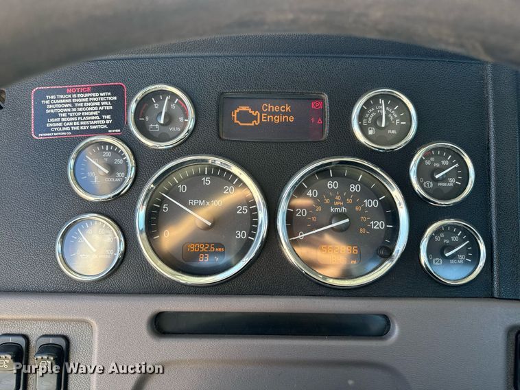 image for item EE7850 2010 Peterbilt 386 semi truck