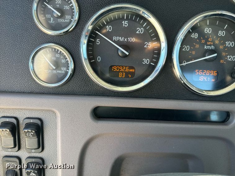 image for item EE7850 2010 Peterbilt 386 semi truck