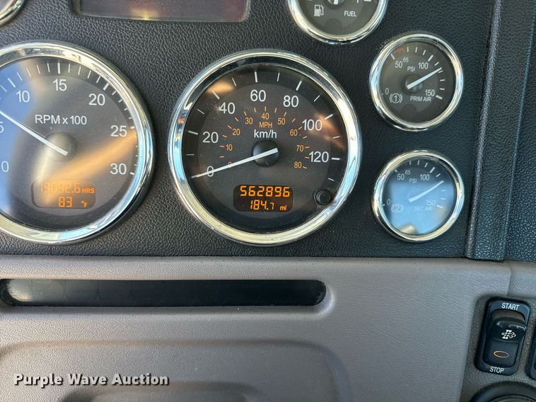 image for item EE7850 2010 Peterbilt 386 semi truck