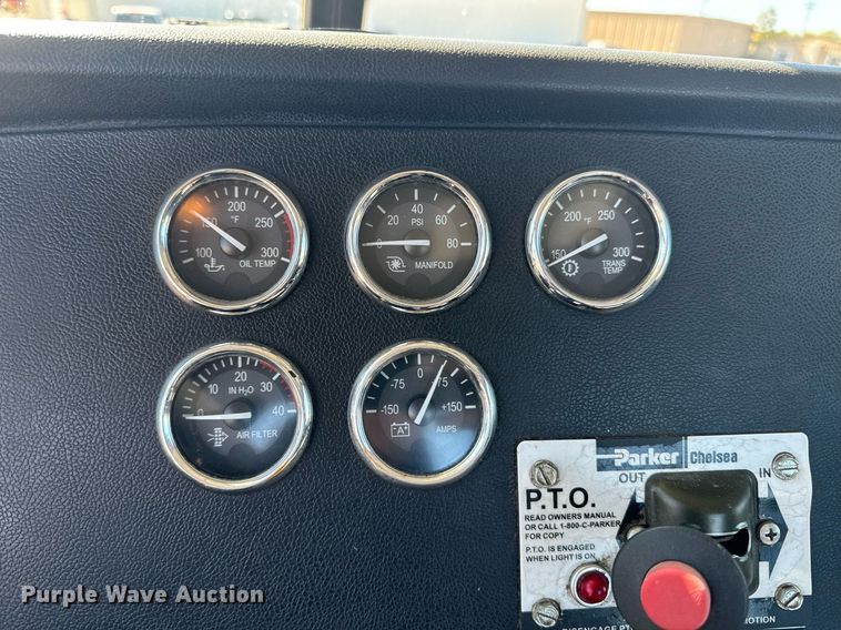 image for item EE7850 2010 Peterbilt 386 semi truck