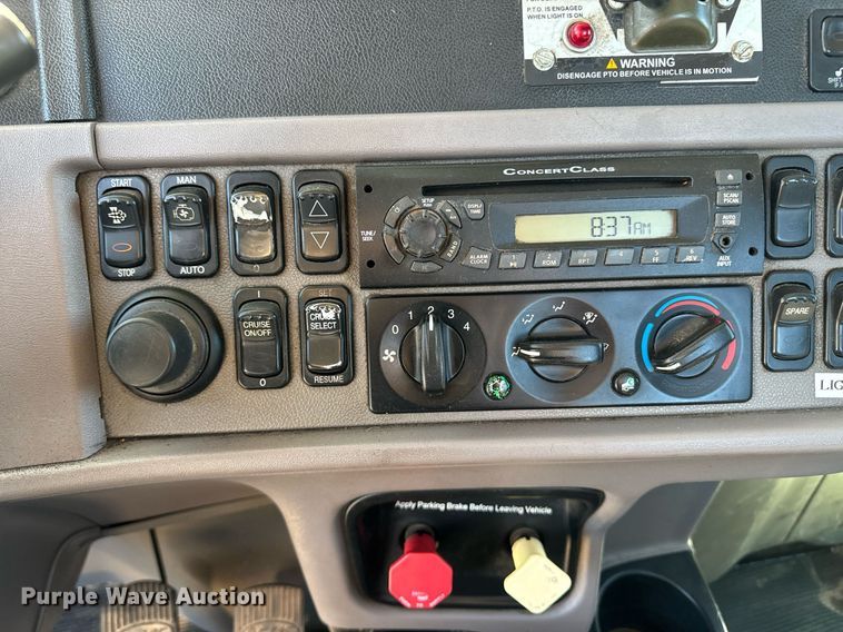 image for item EE7850 2010 Peterbilt 386 semi truck