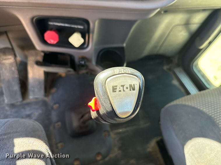 image for item EE7850 2010 Peterbilt 386 semi truck