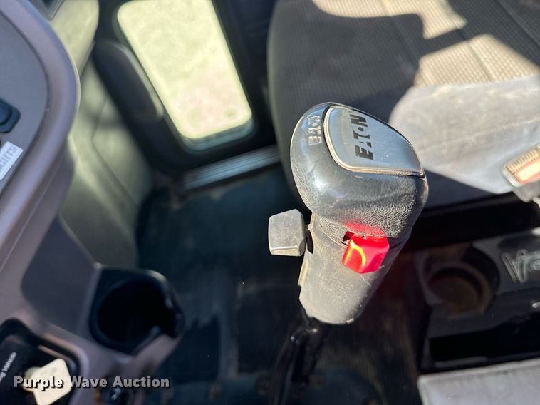 image for item EE7850 2010 Peterbilt 386 semi truck