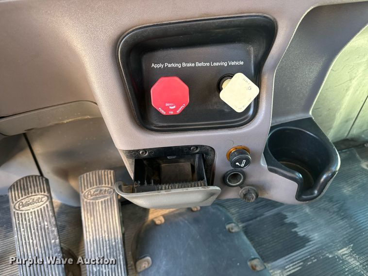 image for item EE7850 2010 Peterbilt 386 semi truck