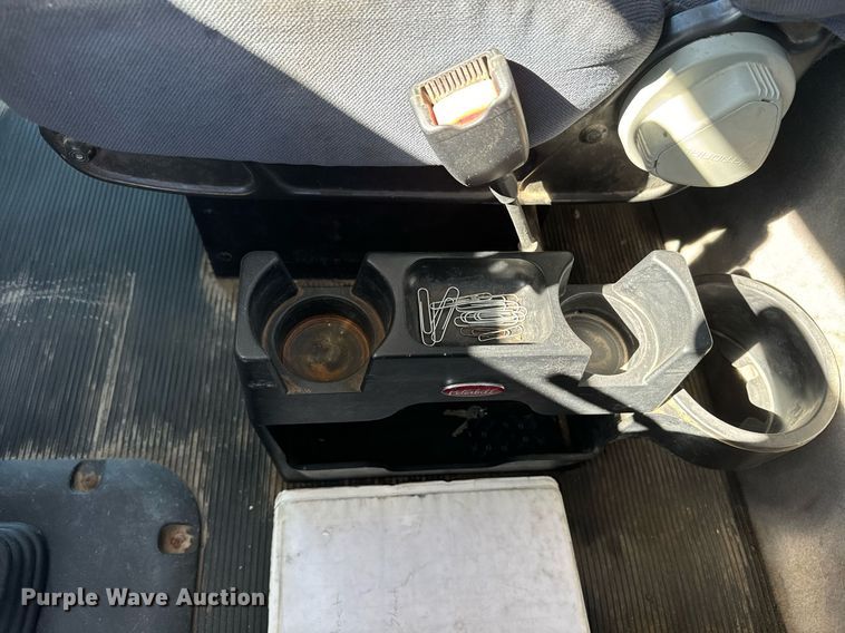 image for item EE7850 2010 Peterbilt 386 semi truck