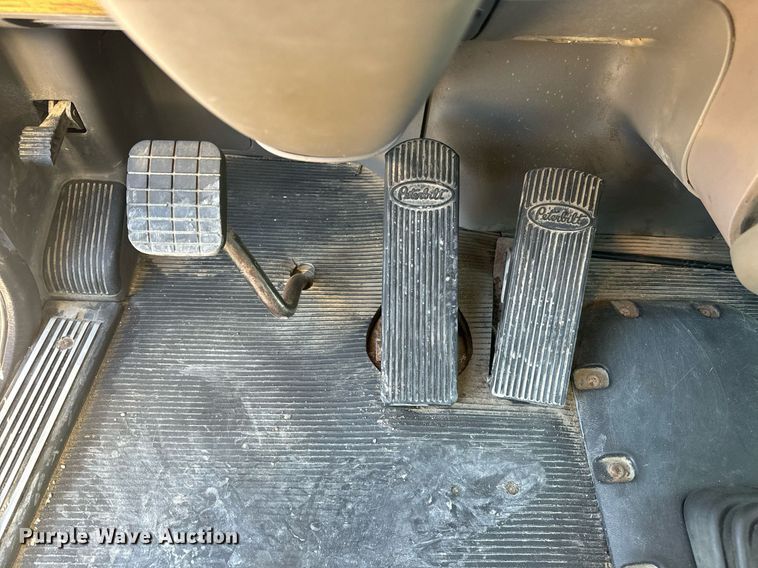 image for item EE7850 2010 Peterbilt 386 semi truck