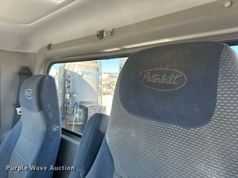 image for item EE7850 2010 Peterbilt 386 semi truck