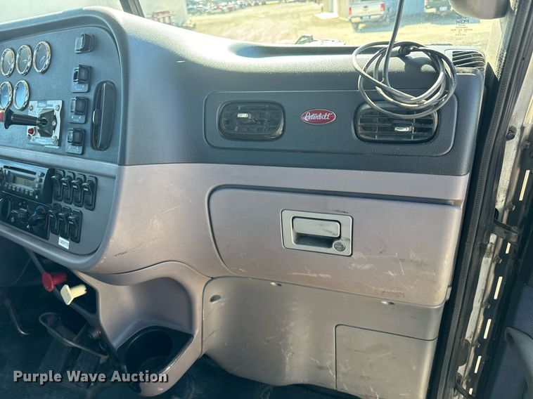 image for item EE7850 2010 Peterbilt 386 semi truck