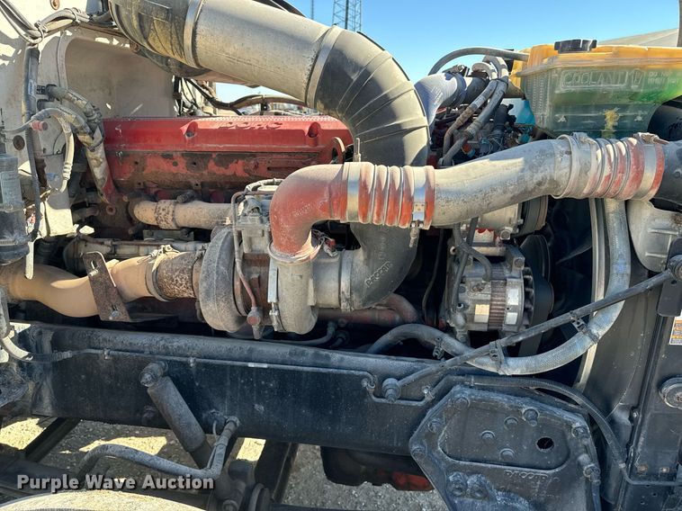 image for item EE7850 2010 Peterbilt 386 semi truck