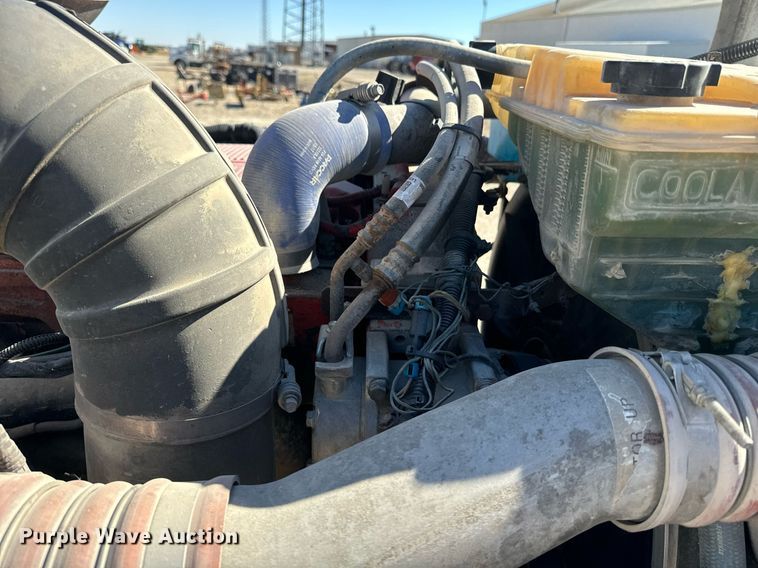 image for item EE7850 2010 Peterbilt 386 semi truck