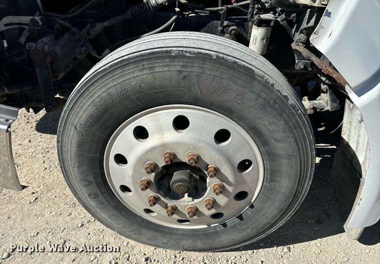 image for item EE7850 2010 Peterbilt 386 semi truck