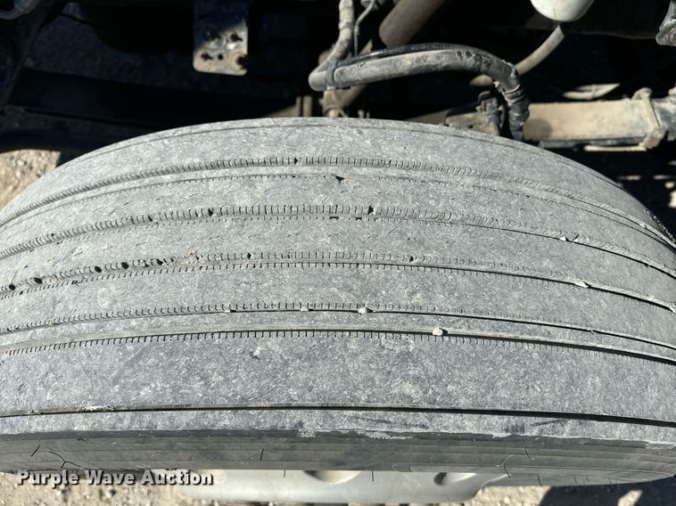 image for item EE7850 2010 Peterbilt 386 semi truck