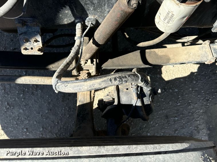 image for item EE7850 2010 Peterbilt 386 semi truck