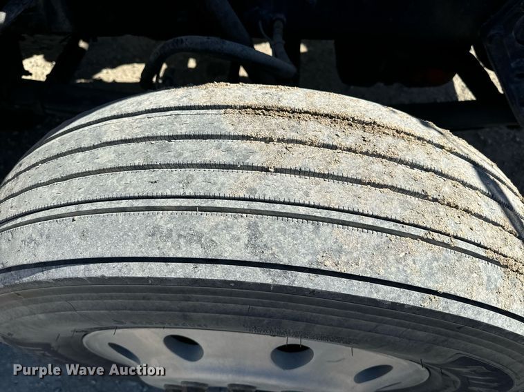 image for item EE7850 2010 Peterbilt 386 semi truck