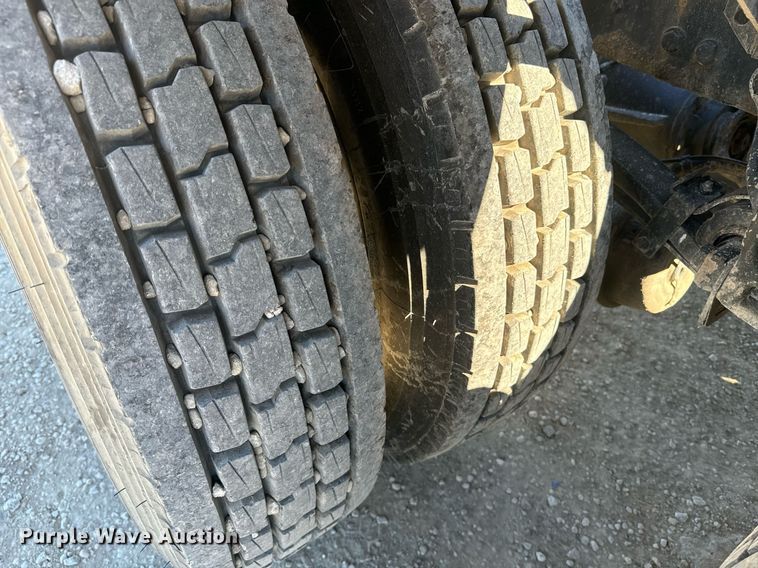 image for item EE7850 2010 Peterbilt 386 semi truck