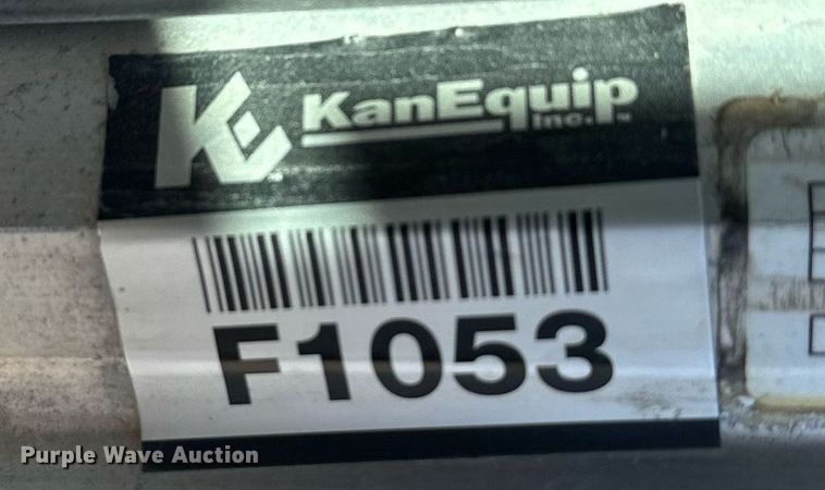 image for item EE7850 2010 Peterbilt 386 semi truck