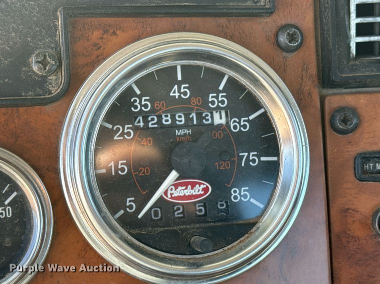 image for item EE7852 2009 Peterbilt 335 truck cab and chassis