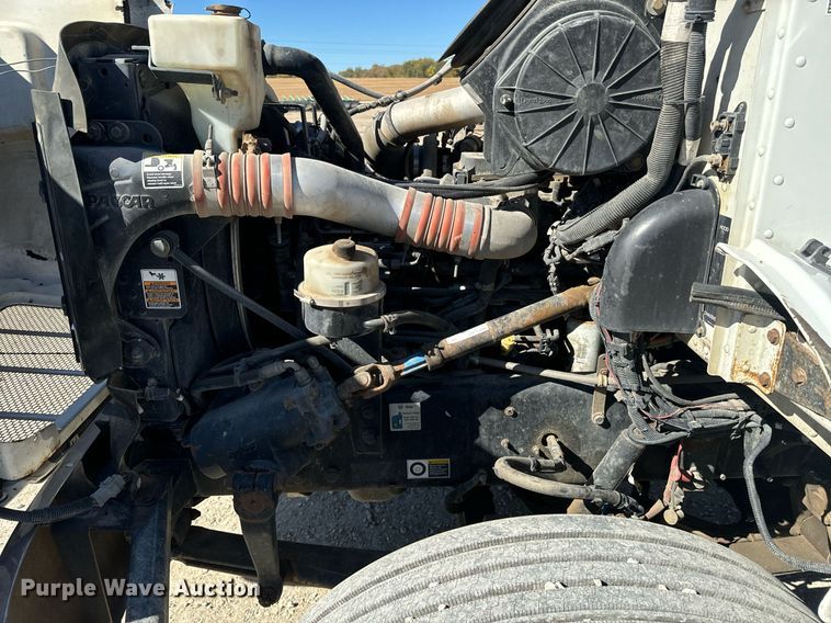 image for item EE7852 2009 Peterbilt 335 truck cab and chassis