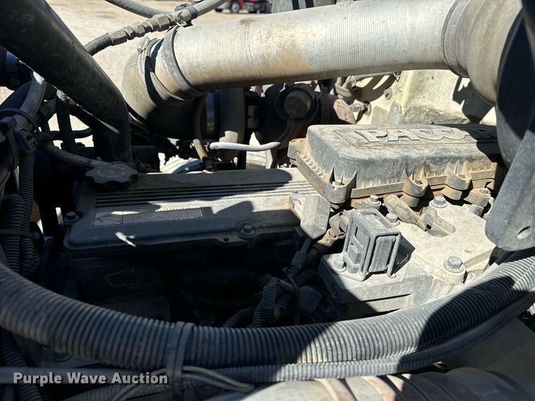 image for item EE7852 2009 Peterbilt 335 truck cab and chassis