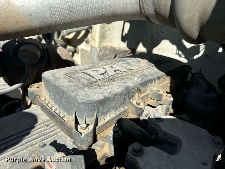 image for item EE7852 2009 Peterbilt 335 truck cab and chassis