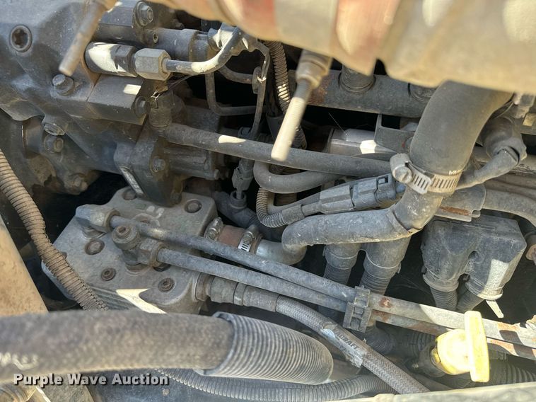 image for item EE7852 2009 Peterbilt 335 truck cab and chassis