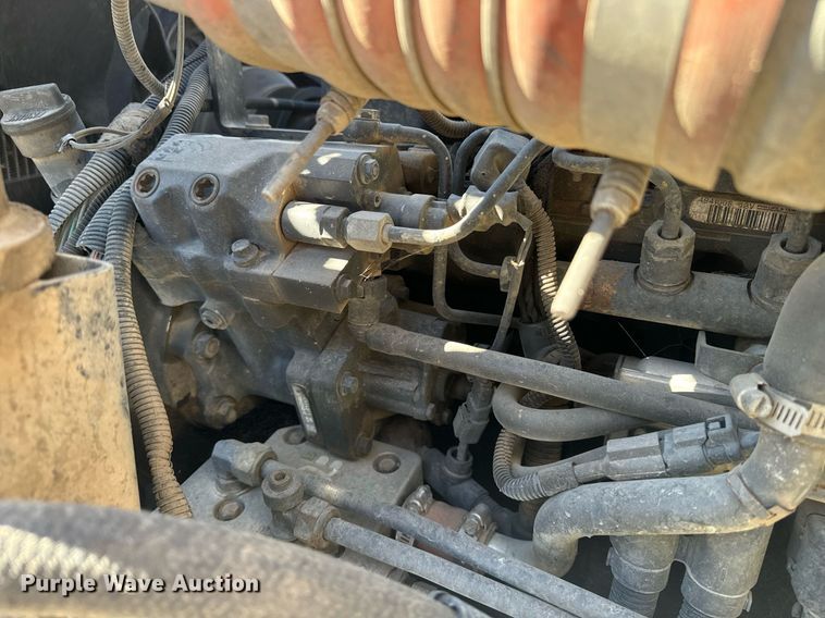 image for item EE7852 2009 Peterbilt 335 truck cab and chassis