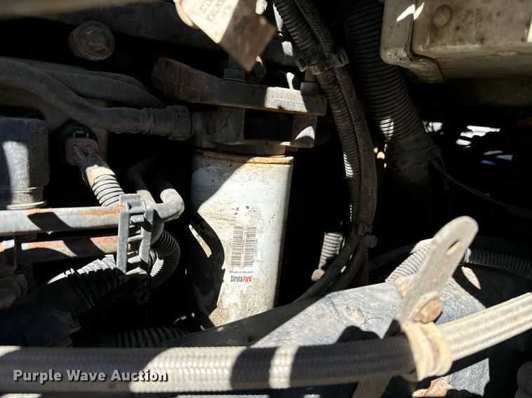 image for item EE7852 2009 Peterbilt 335 truck cab and chassis